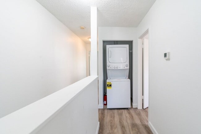 Building Photo - Beautiful 3 bedroom 2.5 bathroom townhouse for rent near USF.