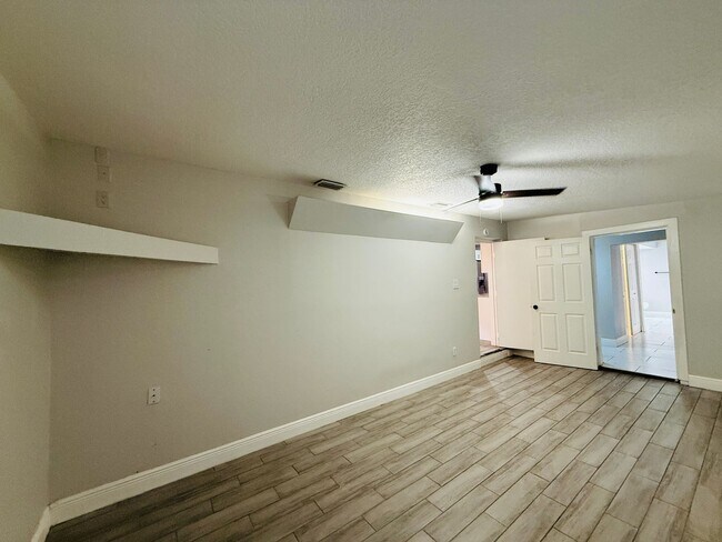 Building Photo - 4203 E Yukon St