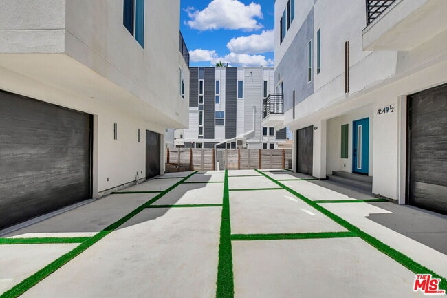 Building Photo - 4547 Saturn St