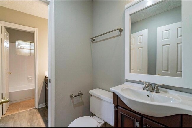 Building Photo - 2714 Owens Cross Dr