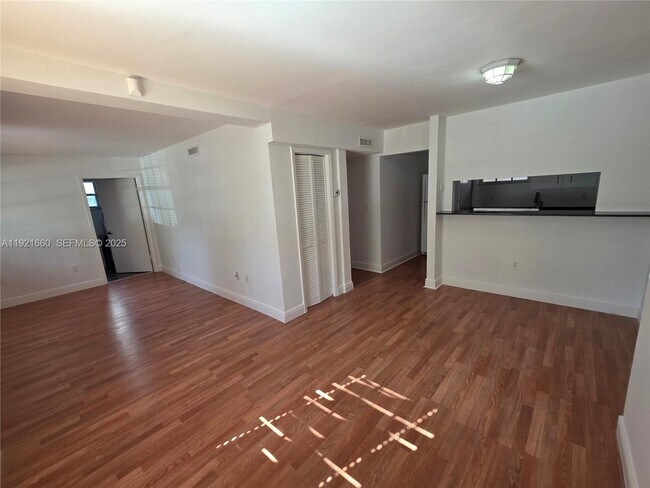 Building Photo - 29 Santillane Ave