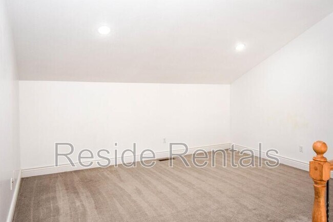 Building Photo - 1020 N 130 W