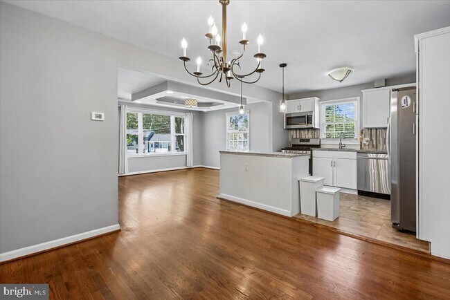 Building Photo - 3801 Denfeld Ave