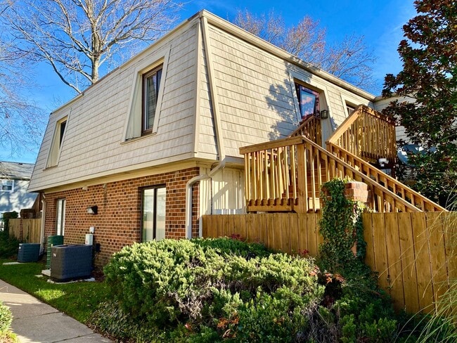 Building Photo - Spacious Condo One Mile to the Beach! One Living Level - Pet Friendly - Private Patio - Ready 05-...