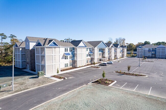 Building Photo - Beacon Landing - Brand New! 2bd, 2ba, private extra large screened porch and elevator!