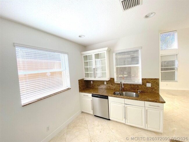 Building Photo - 5830 NW 119th Dr