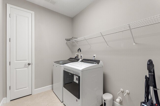 Building Photo - 994 Victoria Hills Dr S