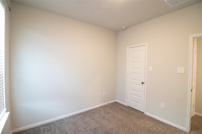 Building Photo - 14706 Pinion Ct