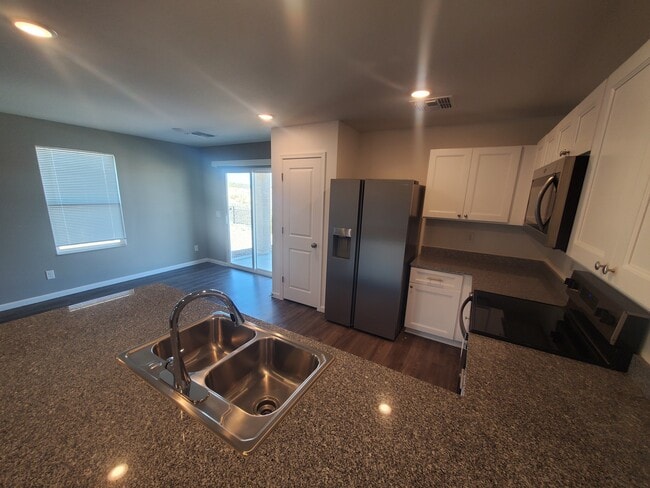 Building Photo - 1920 Broken Arrow Dr