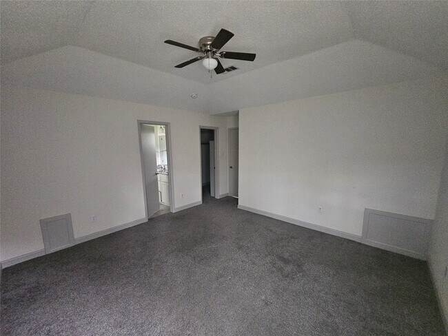 Building Photo - 3206 Pebble Lake Dr