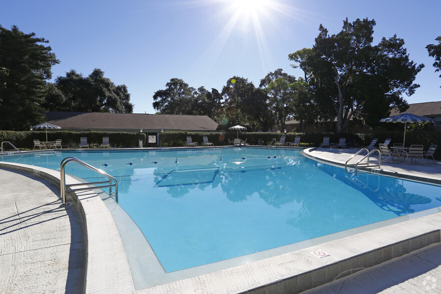 Heated Pool! - Carlton Arms of St. Petersburg