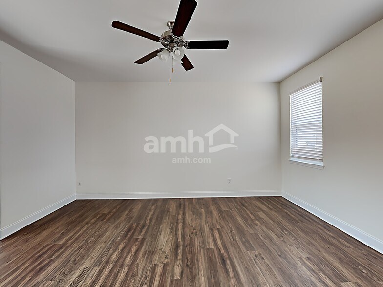 Building Photo - 406 Otter Trail