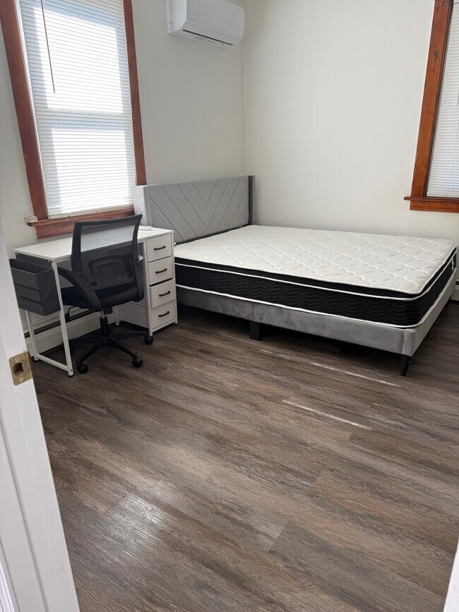 Building Photo - 170 Walker Hill Rd