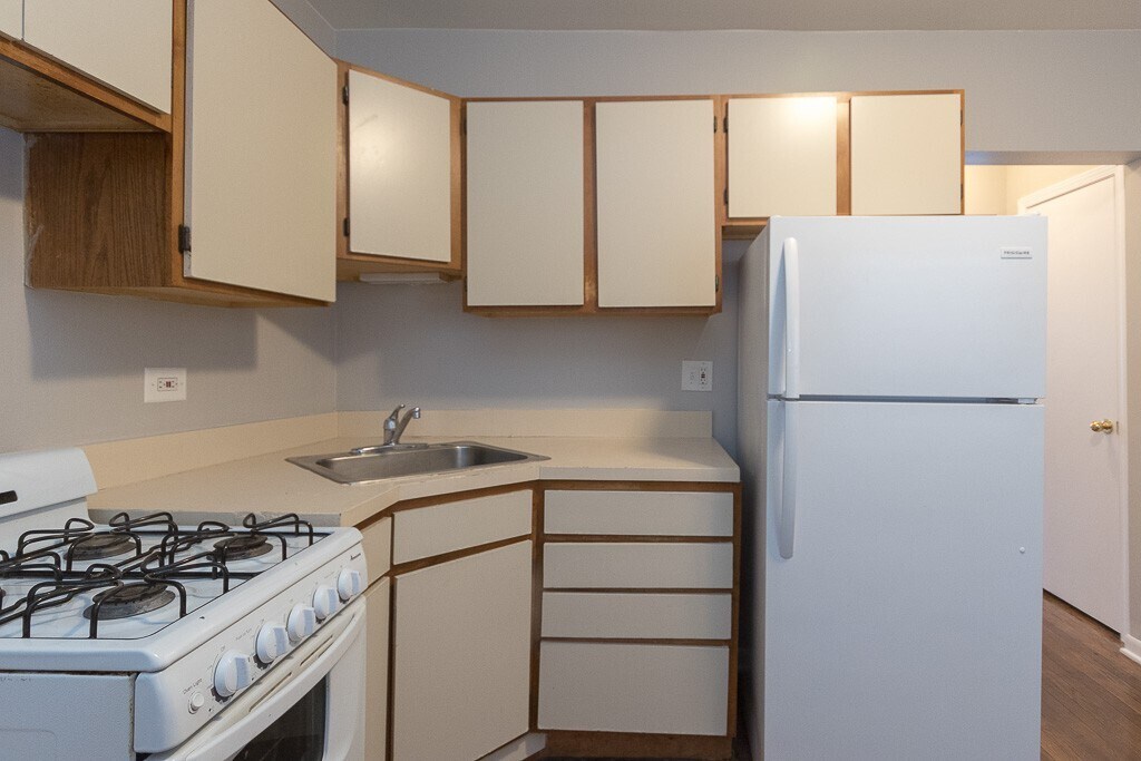 Building Photo - 5748 N Winthrop Ave