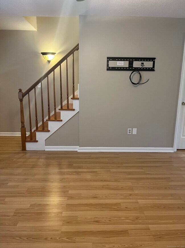 Building Photo - 67 Brentwood Dr