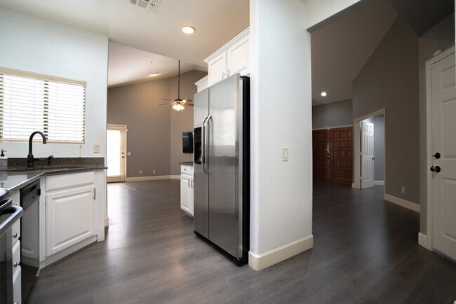 Building Photo - 23750 N 75th Pl