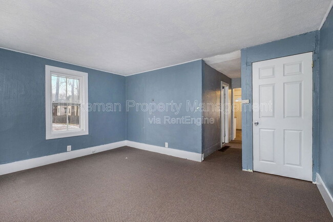 Building Photo - 719 Davis St