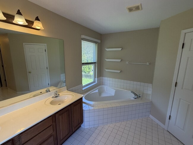 Building Photo - 575 Capital Ln