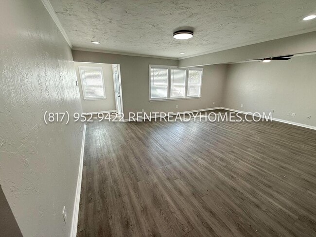 Building Photo - 913 Harrison Dr