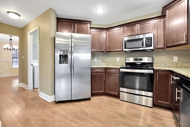 Building Photo - Pet Friendly Four Bedroom!
