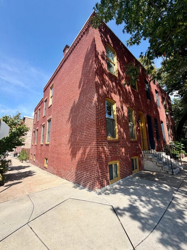 Building Photo - 3847 Spring Garden St