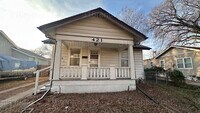 Building Photo - $1175 - 3 bed 1 bath - Single Family Home
