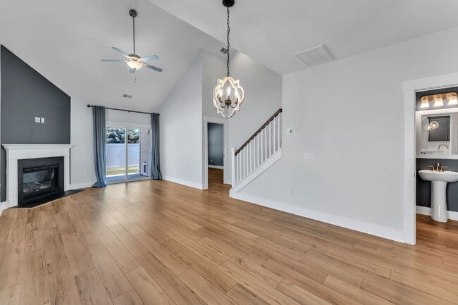 Building Photo - Elegant 3 Bed / 2.5 Bath Luxury Townhome + Bonus Room in Indigo Pointe with Main-Level Primary Su...