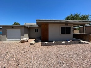 Building Photo - Large 3 Bedroom 2.5 Bathroom Home In The NE!