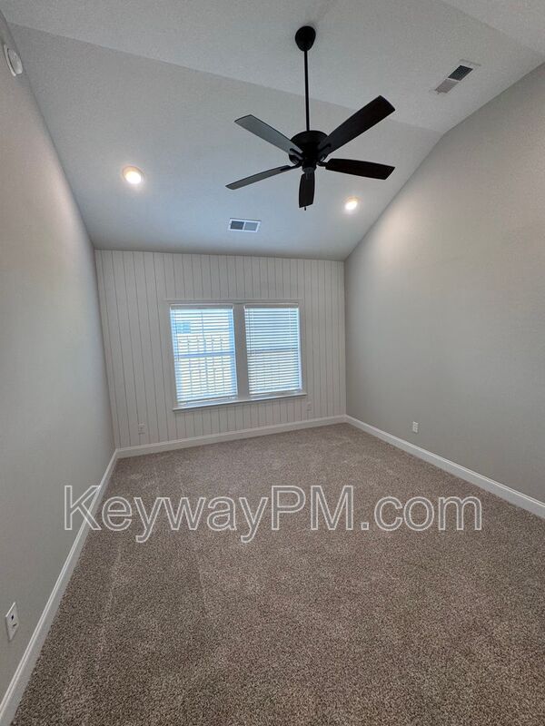 Building Photo - 2047 Denmark Ave SE