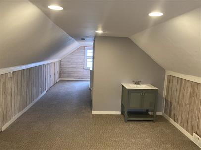 Building Photo - Minnetonka Home: 3-Bedroom Retreat with Finished Basement & Hardwood Floors 9/1