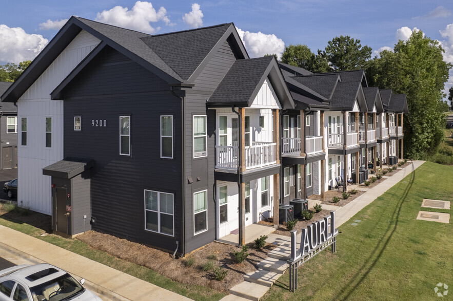 Building Photo - Laurel at Dry Creek