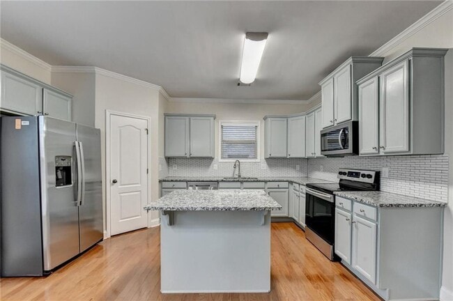 Building Photo - 522 Suwanee Oaks Dr NE