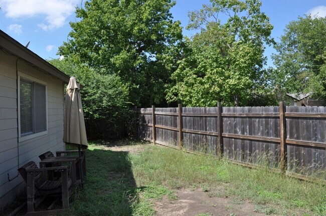 Building Photo - 5916 Cherry Loop