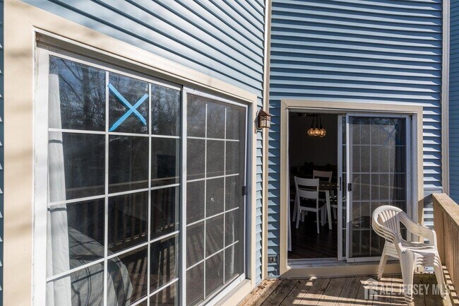 Building Photo - 5033 Beech Ct