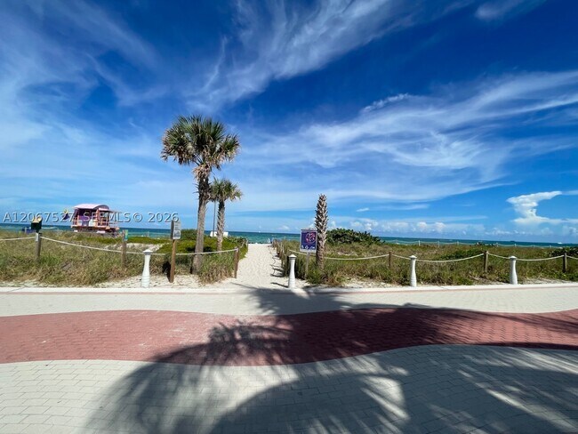 Building Photo - 5001 Collins Ave