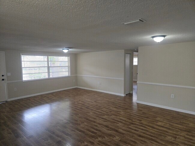 Building Photo - 8846 Goshen Ln