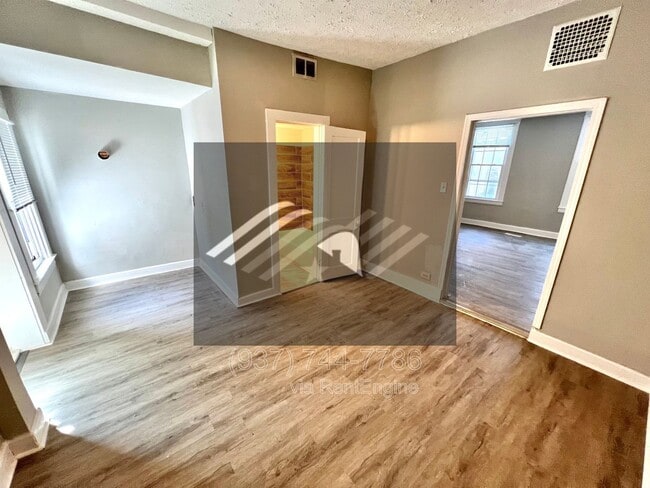 Building Photo - 2212 Calumet St