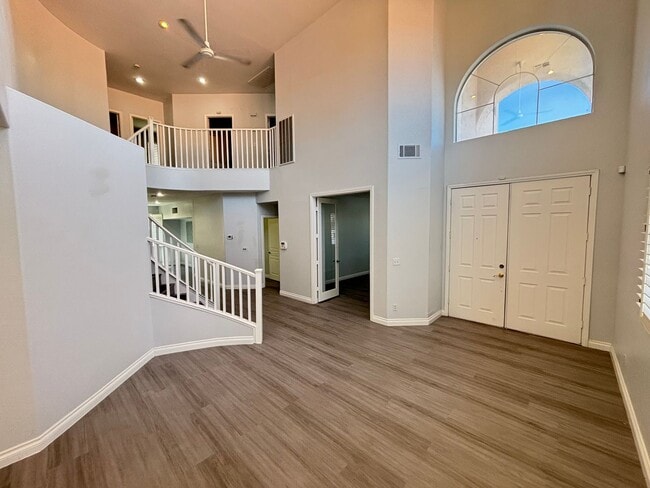 Building Photo - Gorgeous 4bed /5bath home nestled in a gre...