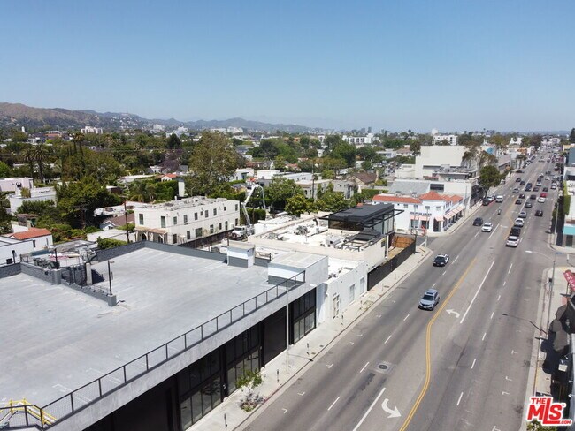 Building Photo - 642 N La Jolla Ave