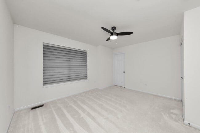 Building Photo - 2525 Dunraven Ave