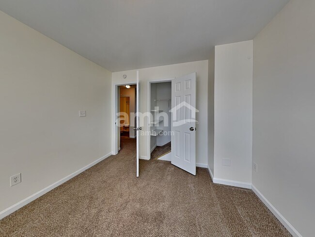 Building Photo - 750 Brooks Rd