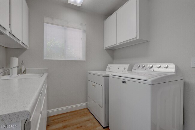 Building Photo - 3040 Hidden Treasure Dr
