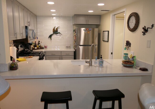 Building Photo - Riviera Gardens Long Term UNFURNISHED! FANTASTIC!