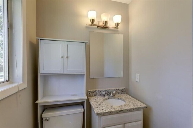 Building Photo - 2585 Walton Way SW