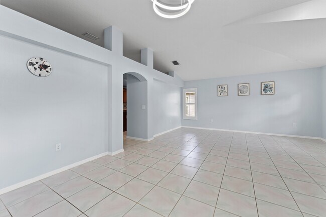 Building Photo - Absolutely stunning executive (LARGE) 3 BR / 2 BA / 2 Car Garage home in the highly sought after ...