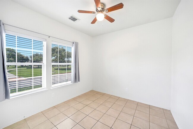 Building Photo - 1102 Grassy View Dr