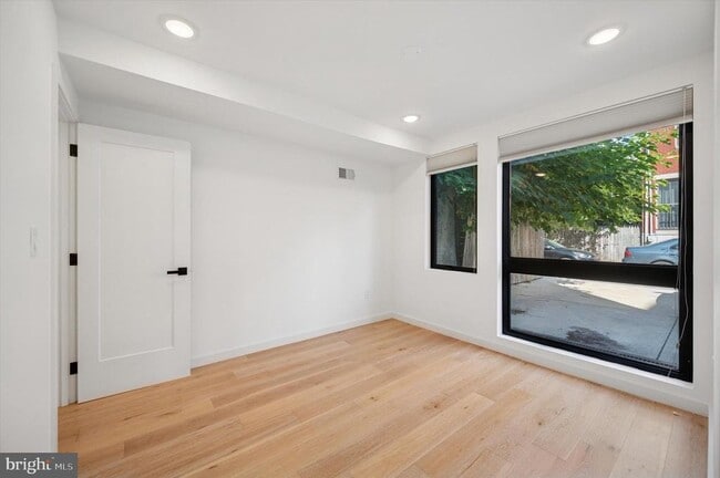 Building Photo - 871 N 20th St