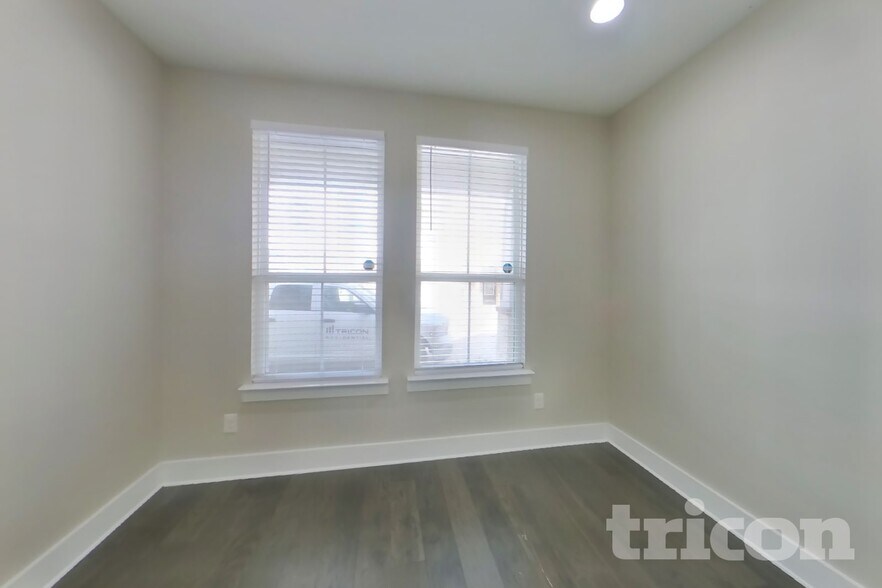 Building Photo - 209 S Village Way