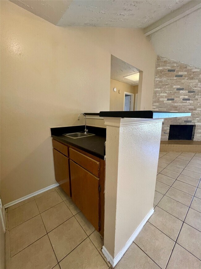 Building Photo - 11019 Almond Grove