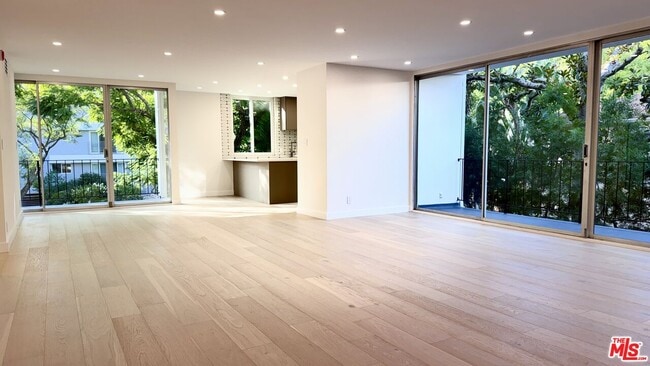 Building Photo - 414 N Palm Dr